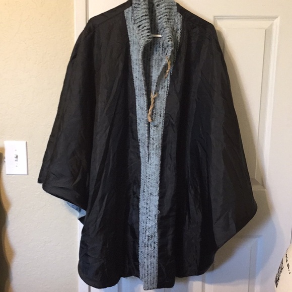 Women light blue and black ponchos one size - Picture 5 of 7